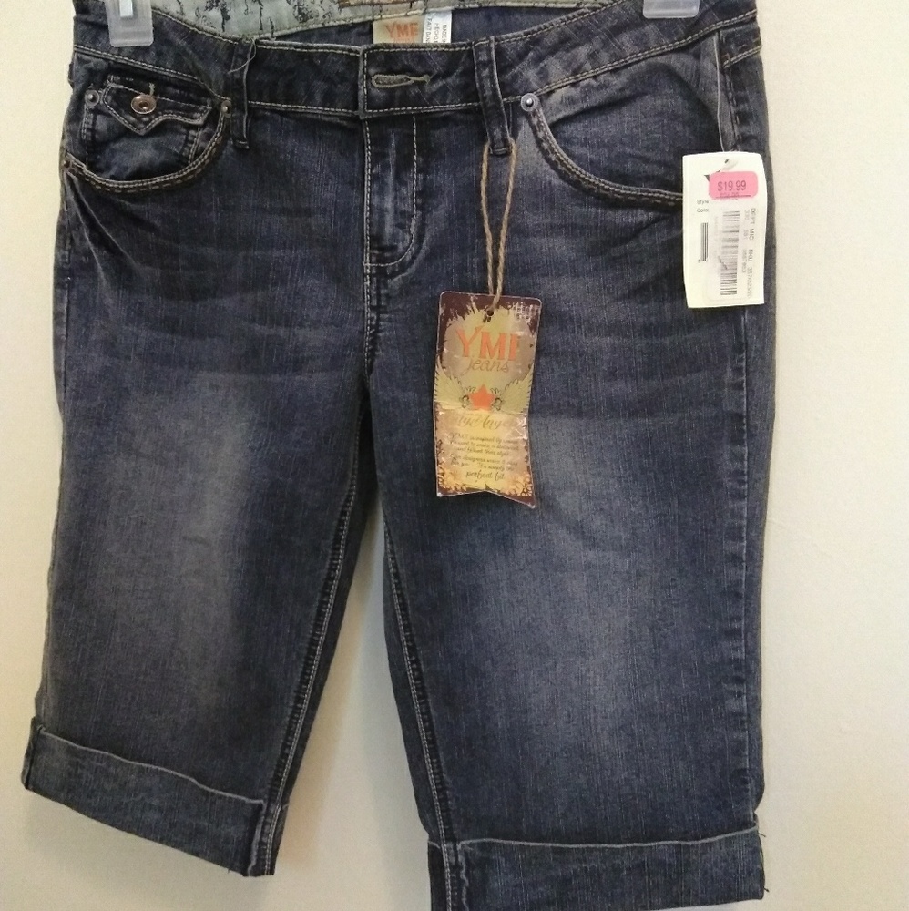 🛍👖 💲YMI Jeans short size is 9
